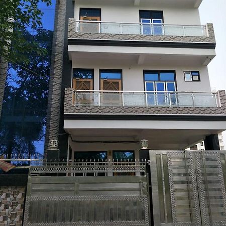 Surabhi Garden Inn ลัคเนา ภายนอก รูปภาพ
