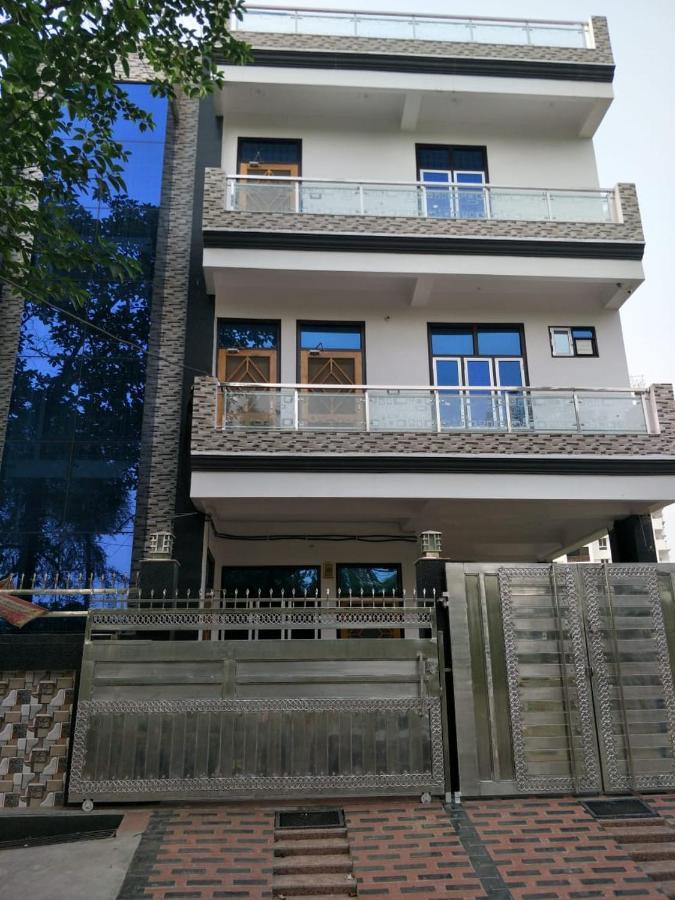 Surabhi Garden Inn ลัคเนา ภายนอก รูปภาพ