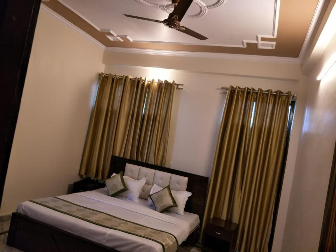 Surabhi Garden Inn ลัคเนา ภายนอก รูปภาพ