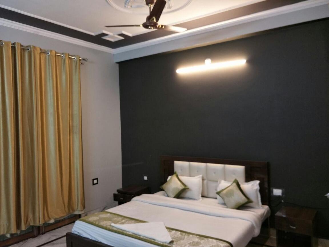 Surabhi Garden Inn ลัคเนา ภายนอก รูปภาพ