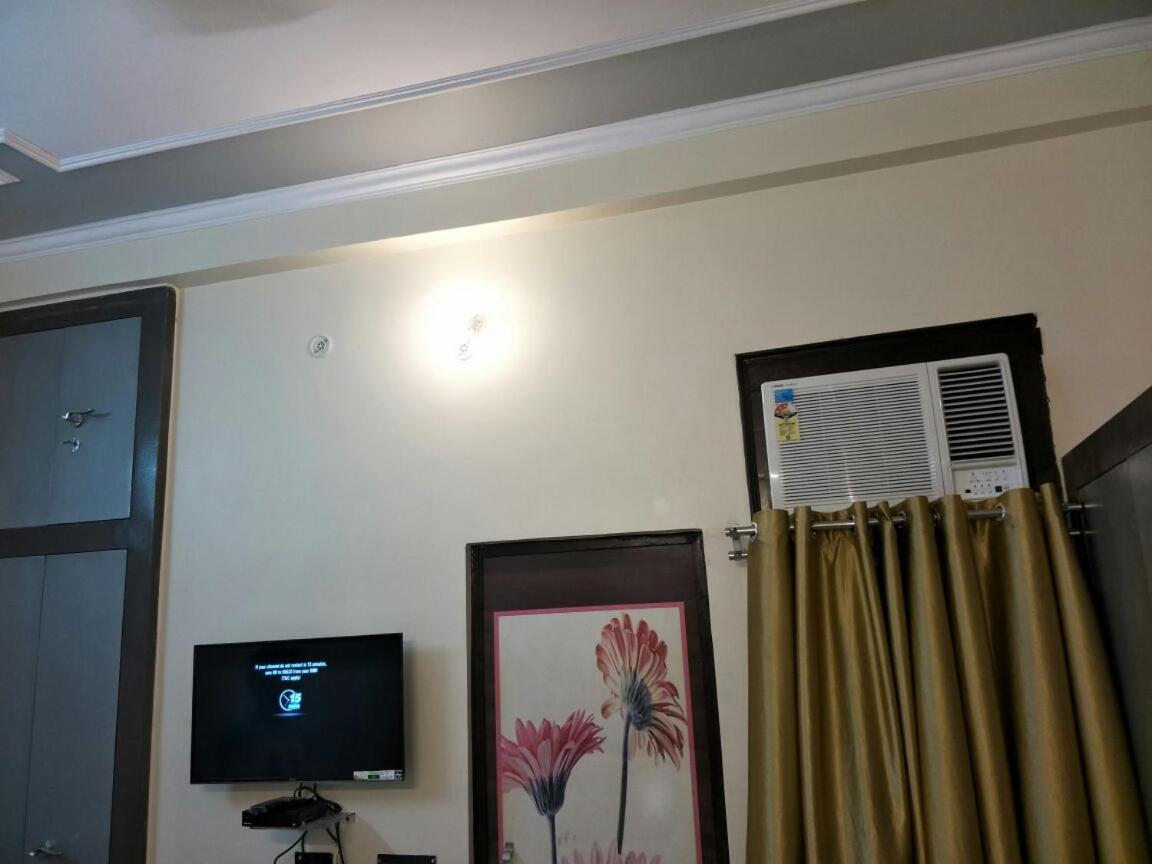Surabhi Garden Inn ลัคเนา ภายนอก รูปภาพ