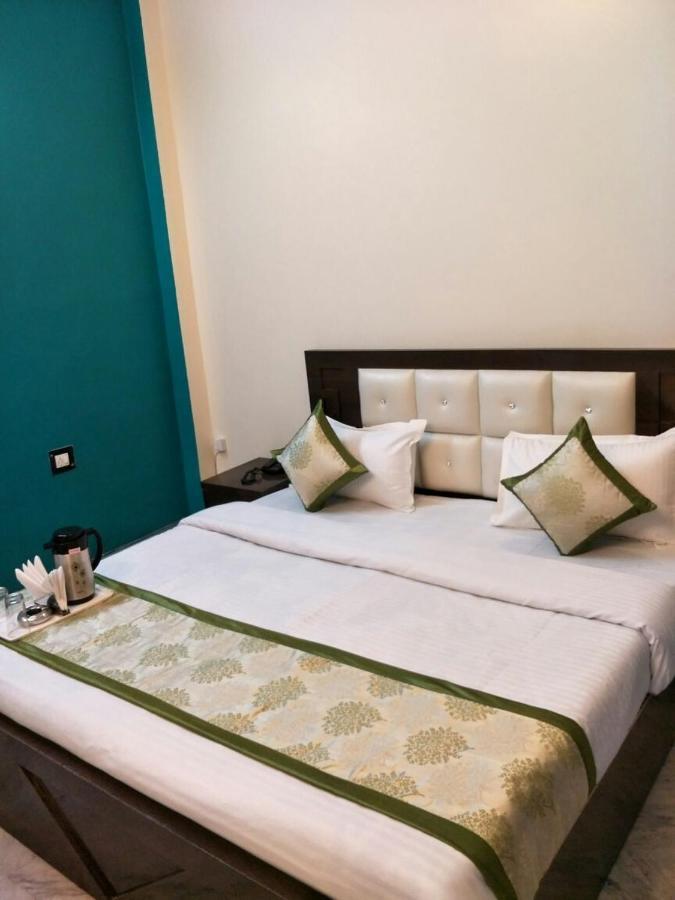Surabhi Garden Inn ลัคเนา ภายนอก รูปภาพ